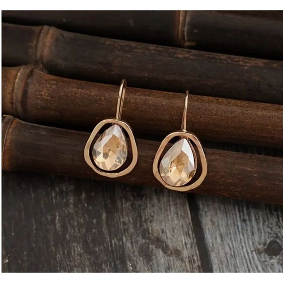 🌻 Betsey Johnson sparkling rhinestone dangle earrings stunning 🌻 - Picture 2 of 6